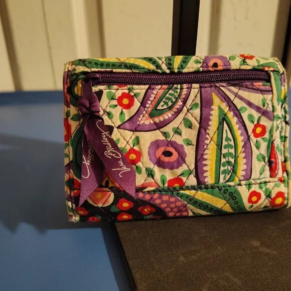 Vera Bradley Euro Trifold Wallet Viva La Vera - Picture 2 of 3